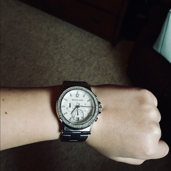 Women’s Michael Kors Watch - Picture 2 of 2